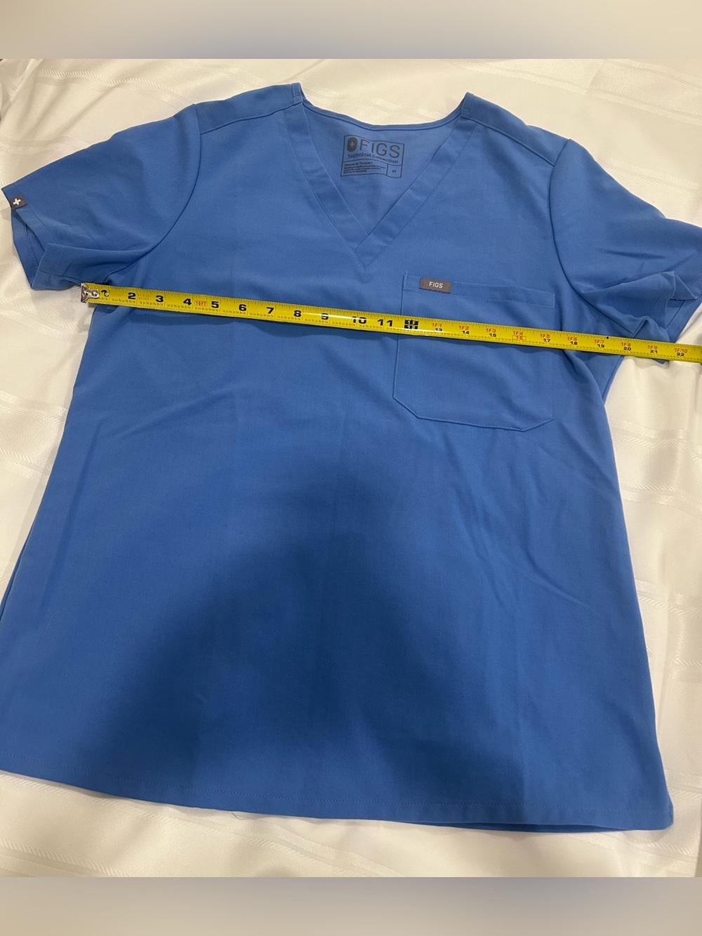FIGS Technical Collection Scrub Top Women’s Medium Blue V Neck Medical